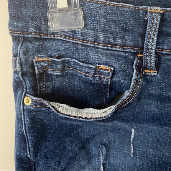 Tommy Hilfiger Low Rise Cutoff Denim Jean Shorts size 6 Distressed Greenwich Fit - Picture 3 of 6